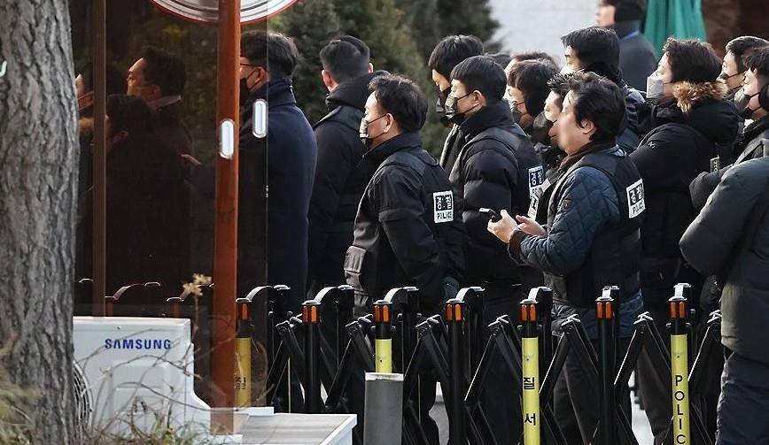 韩联合参谋本部：在总统官邸内与公调处人员对峙的是总统警卫处控制的警卫部队
